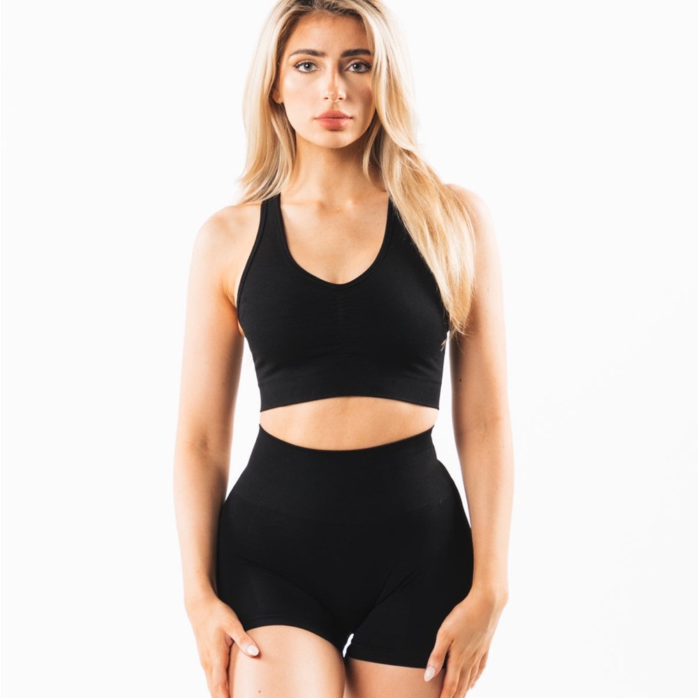 Alphalete Amplify Bra in Black
